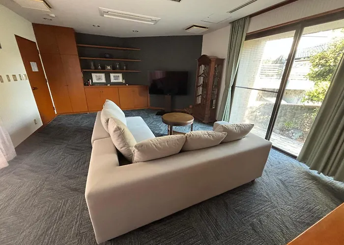 Nobu House 都会の喧騒から離れた隠れ家豪邸ステイ